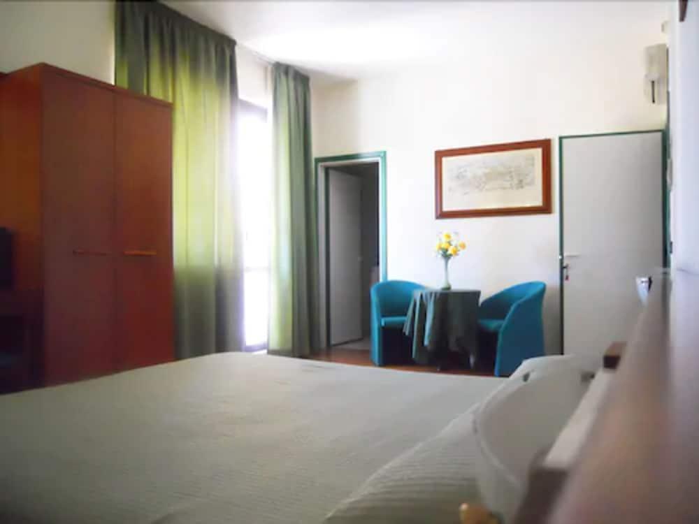 Hotel Traghetto Civitavecchia Esterno foto