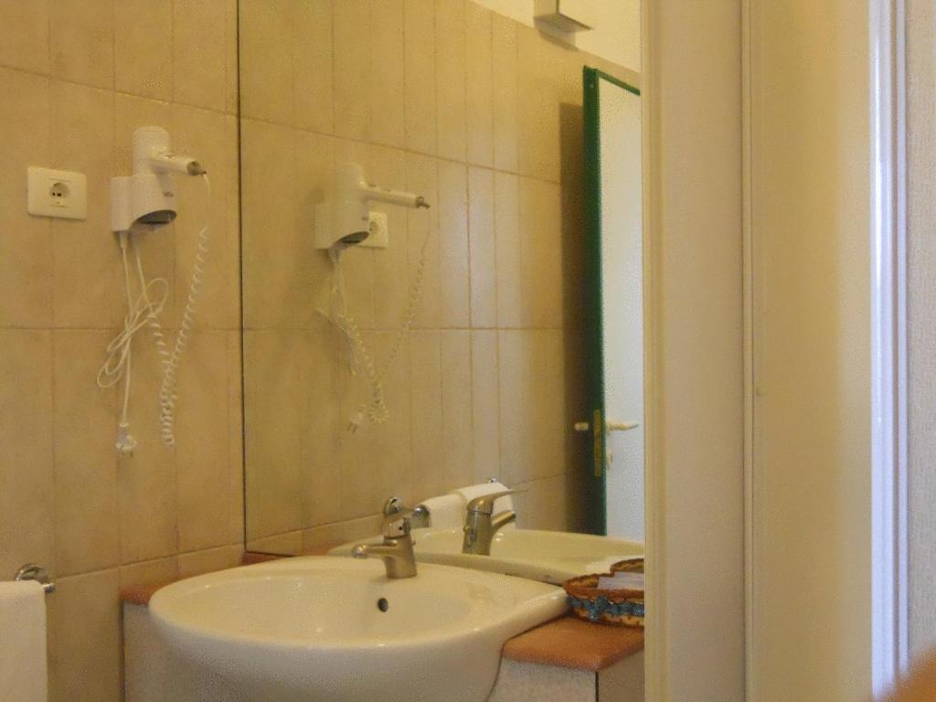 Hotel Traghetto Civitavecchia Esterno foto