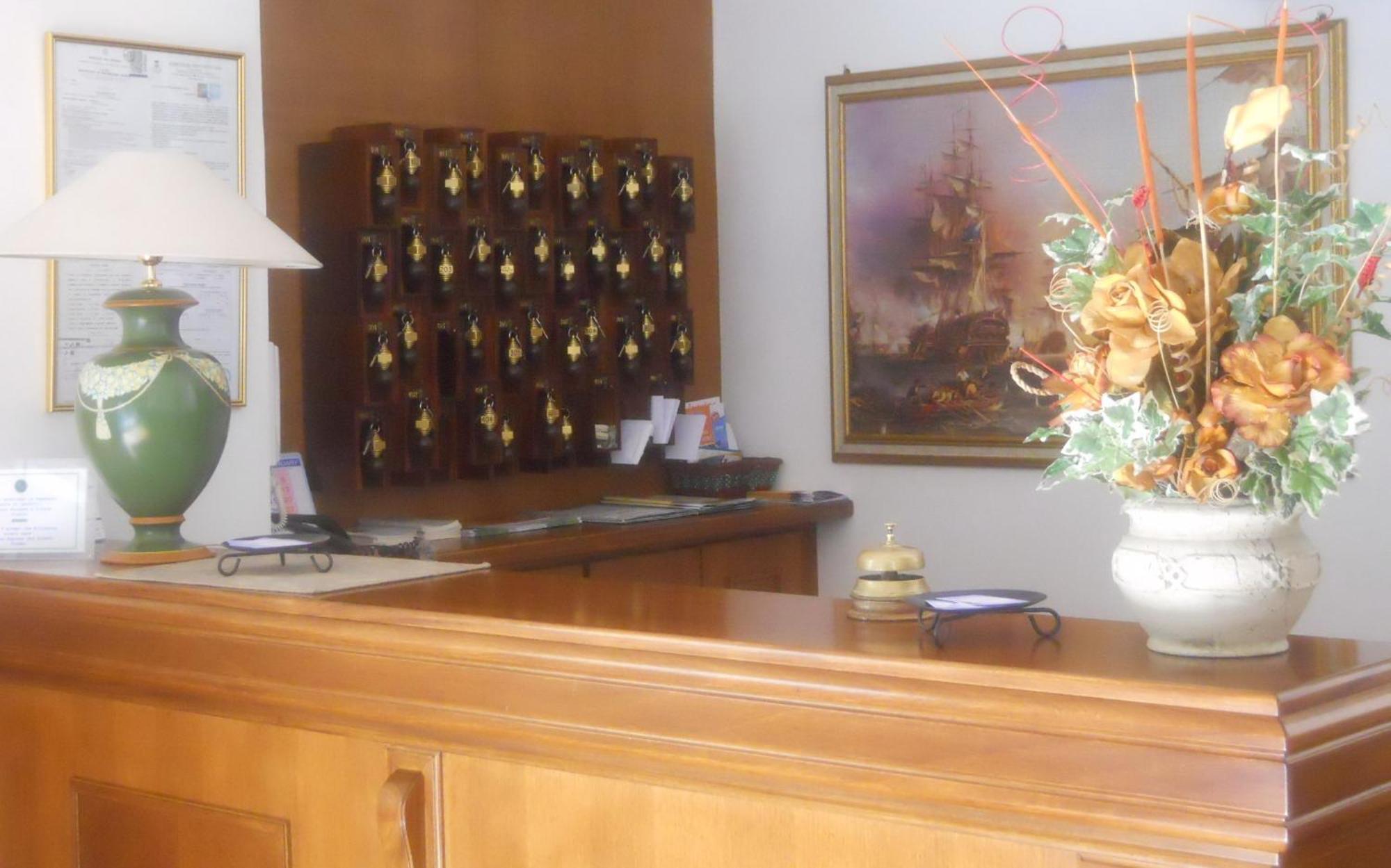 Hotel Traghetto Civitavecchia Esterno foto